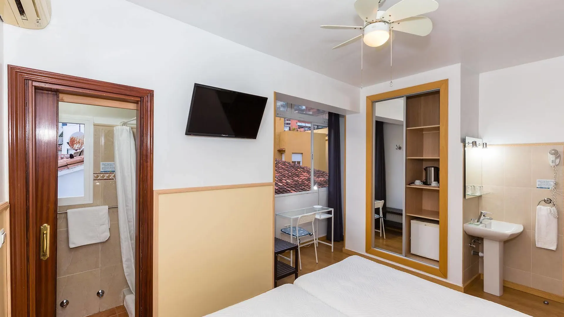 ** Гостевой дом Hostal Guadalupe Торремолинос Испания
